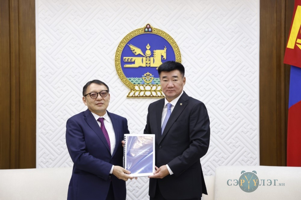 Төрөөс мөнгөний бодлогын талаар 2027 онд баримтлах Үндсэн чиглэлийн төслийг УИХ-д өргөн барилаа