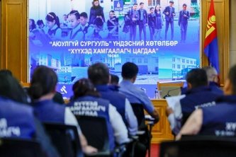 “АЮУЛГҮЙ СУРГУУЛЬ” ҮНДЭСНИЙ ХӨТӨЛБӨРИЙН ХҮРЭЭНД “ХҮҮХЭД ХАМГААЛАГЧ ЦАГДАА” ТӨСЛИЙГ ХЭРЭГЖҮҮЛЖ ЭХЭЛЛЭЭ